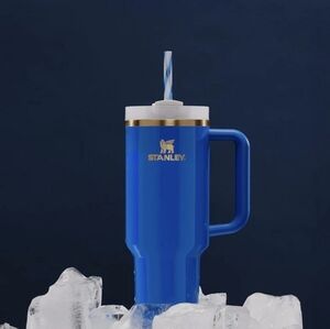 Authentic tanley Arctic Twist Quencher H2.0 Flowstate Tumbler 40 O z